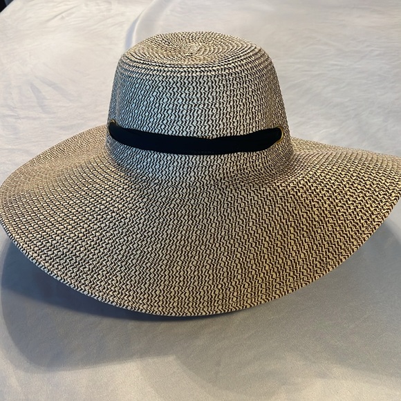 Straw Sun Hat - Picture 4 of 5